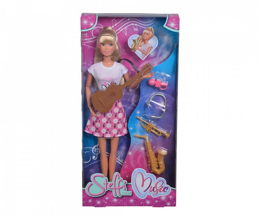 PAPUSA STEFFI IUBESTE MUZICA, STEFFI LOVE