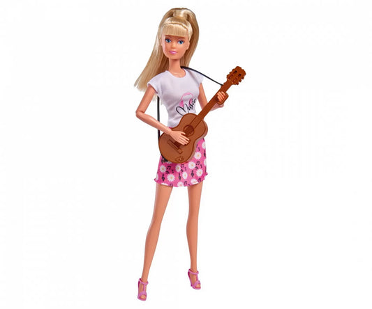 PAPUSA STEFFI IUBESTE MUZICA, STEFFI LOVE