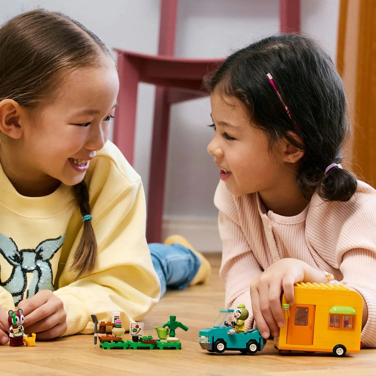 LEGO ANIMAL CROSSING CARAVANA SI MAGAZINUL DE GRADINARIT AL LUI LEIF 77054, LEGO ANIMAL CROSSING