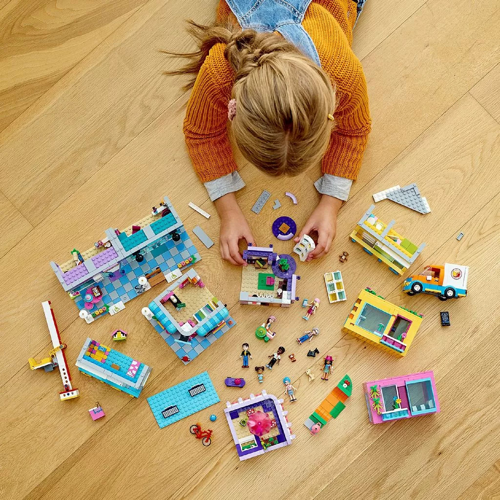LEGO FRIENDS CLADIREA DE PE STRADA PRINCIPALA 41704, LEGO FRIENDS