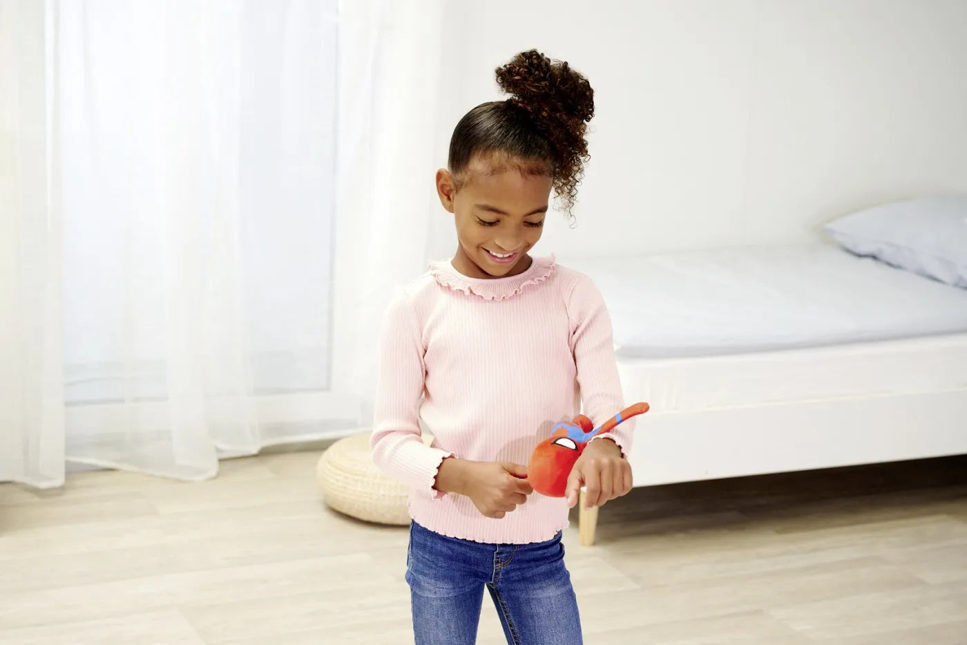 MARVEL BRATARA DE PLUS SPIDEY 17CM, SIMBA DIVERSE