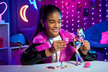 MONSTER HIGH PAPUSA LAGOONA BLUE CU ANIMALUT SI ACCESORII, MONSTER HIGH