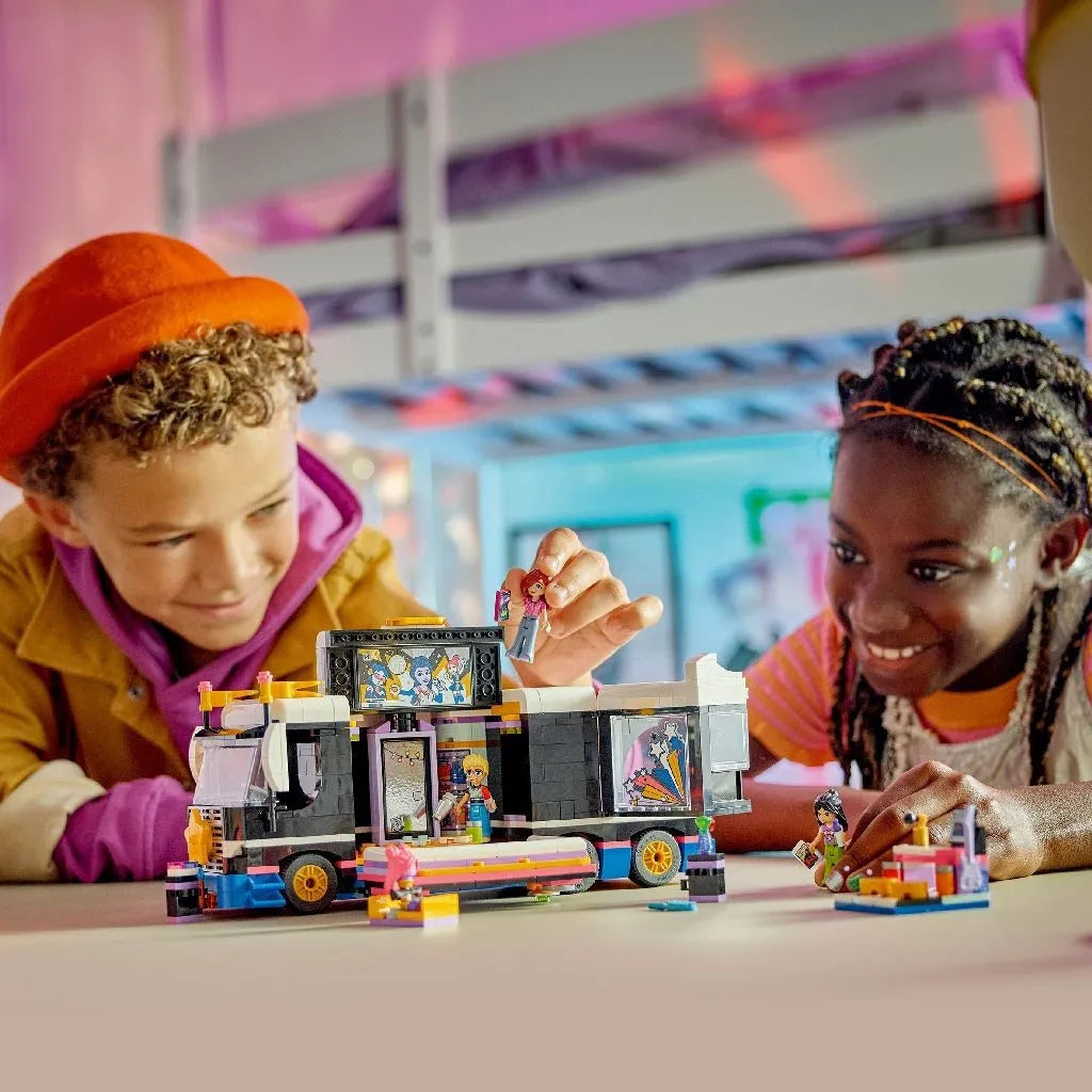 LEGO FRIENDS AUTOCAR DE TURNEU PENTRU STARURI POP 42619, LEGO FRIENDS