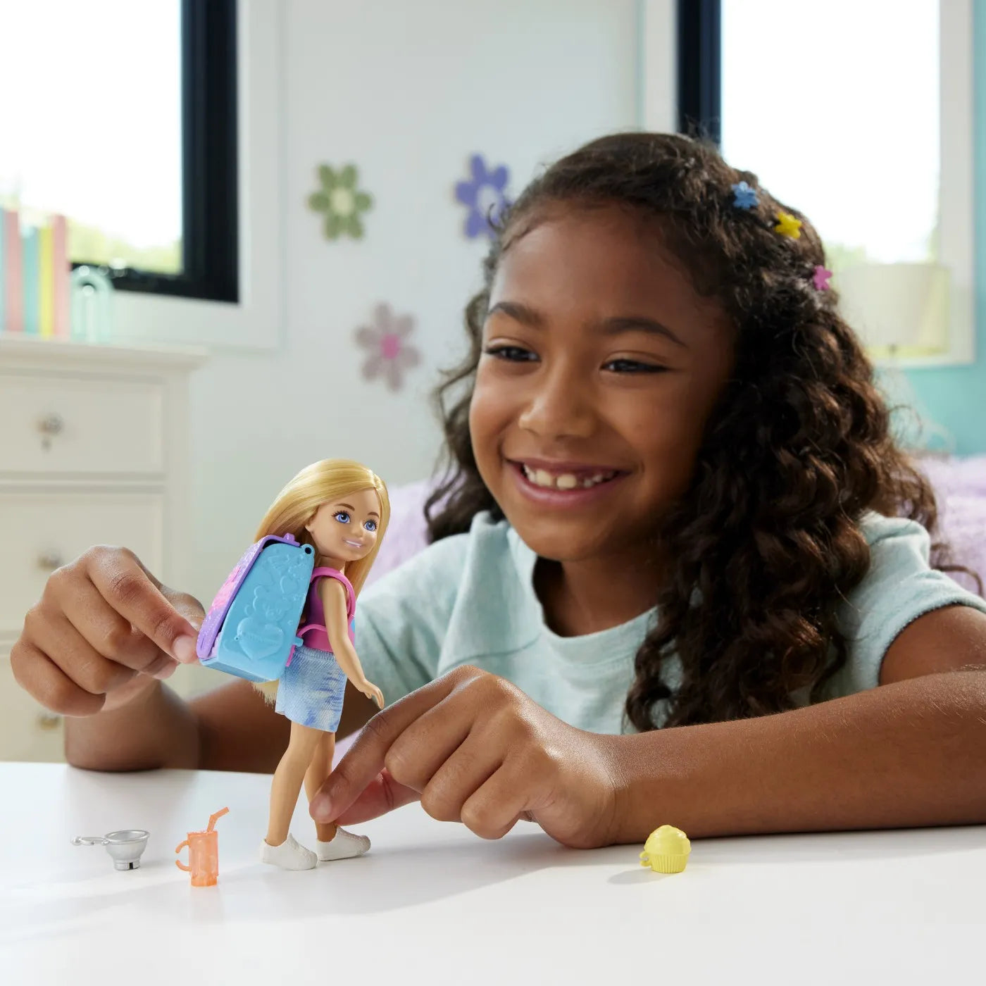 BARBIE PAPUSICA CHELSEA CU RUCSAC PENTRU COACEREA BRIOSELOR, BARBIE - FAMILY