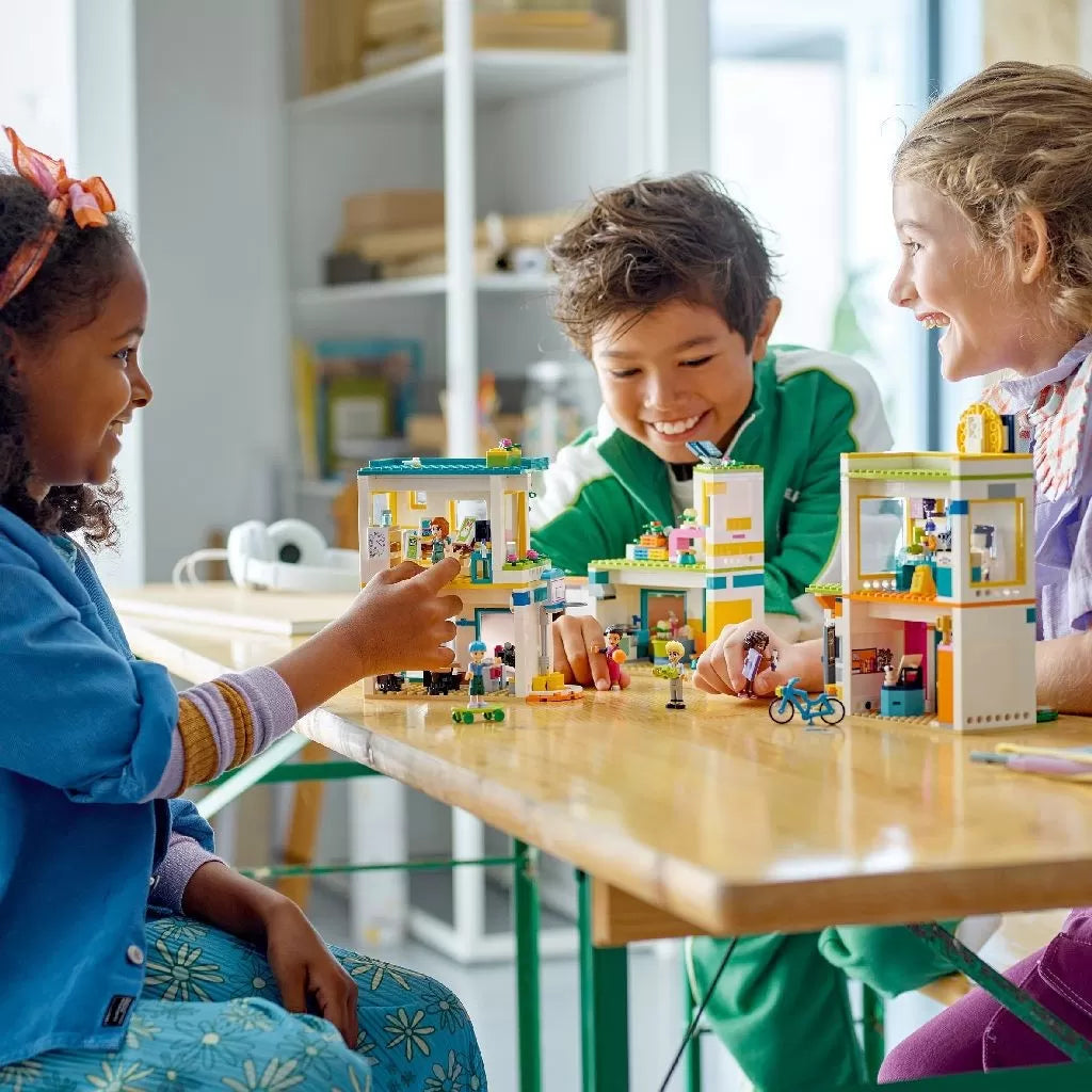 LEGO FRIENDS SCOALA INTERNATIONALA DIN HEARTLAKE 41731, LEGO FRIENDS