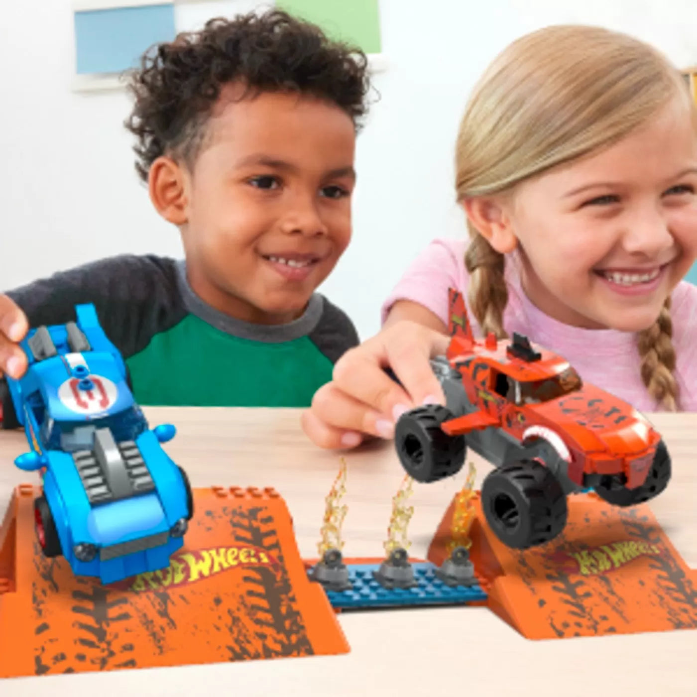 HOT WHEELS MONSTER TRUCK MEGA SET CONSTRUCTIE CURSA TIGER SHARK CHOMP, HOT WHEELS - MONSTER TRUCK