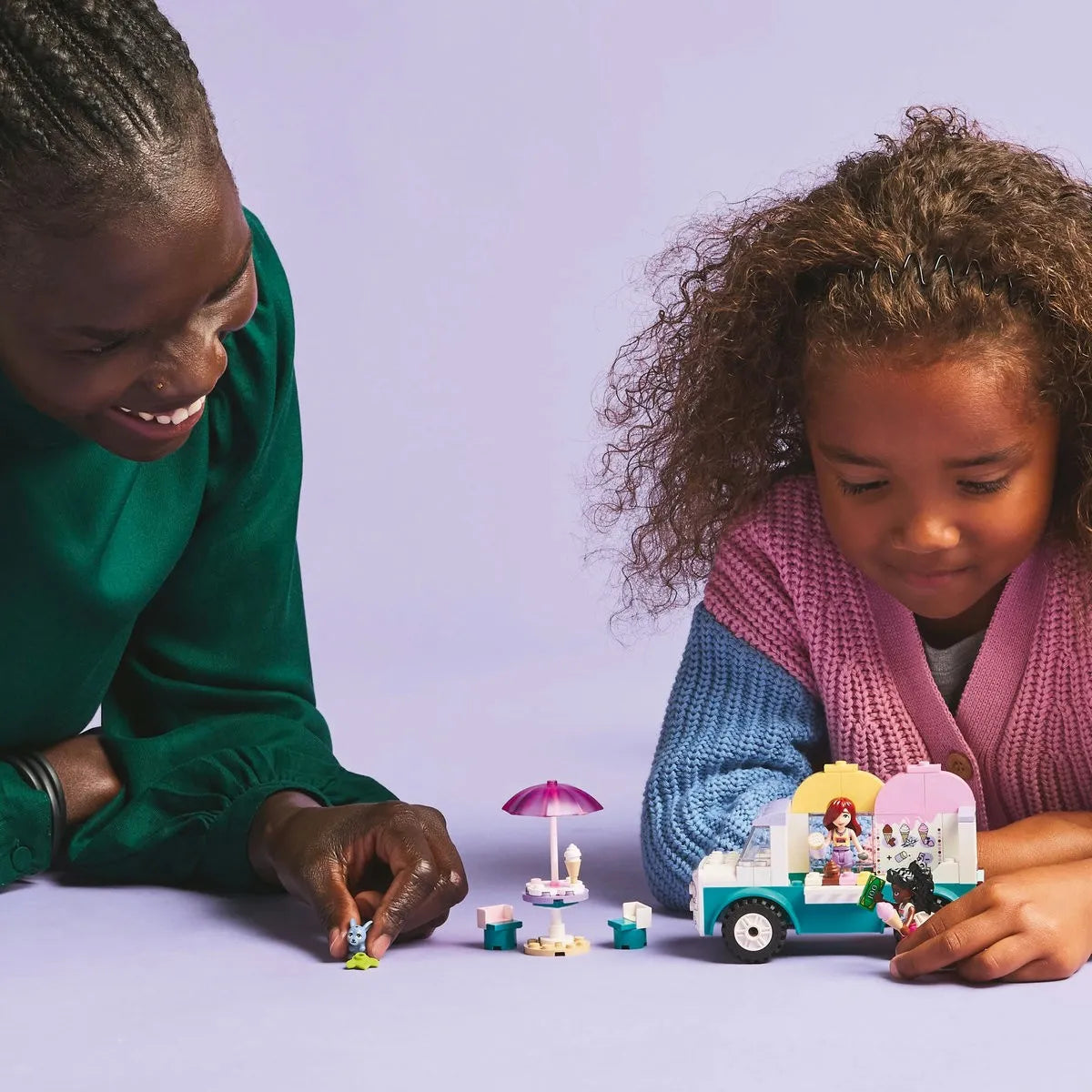 LEGO FRIENDS FURGONETA DE INGHETATA IN ORASUL HEARTLAKE 42644, LEGO FRIENDS