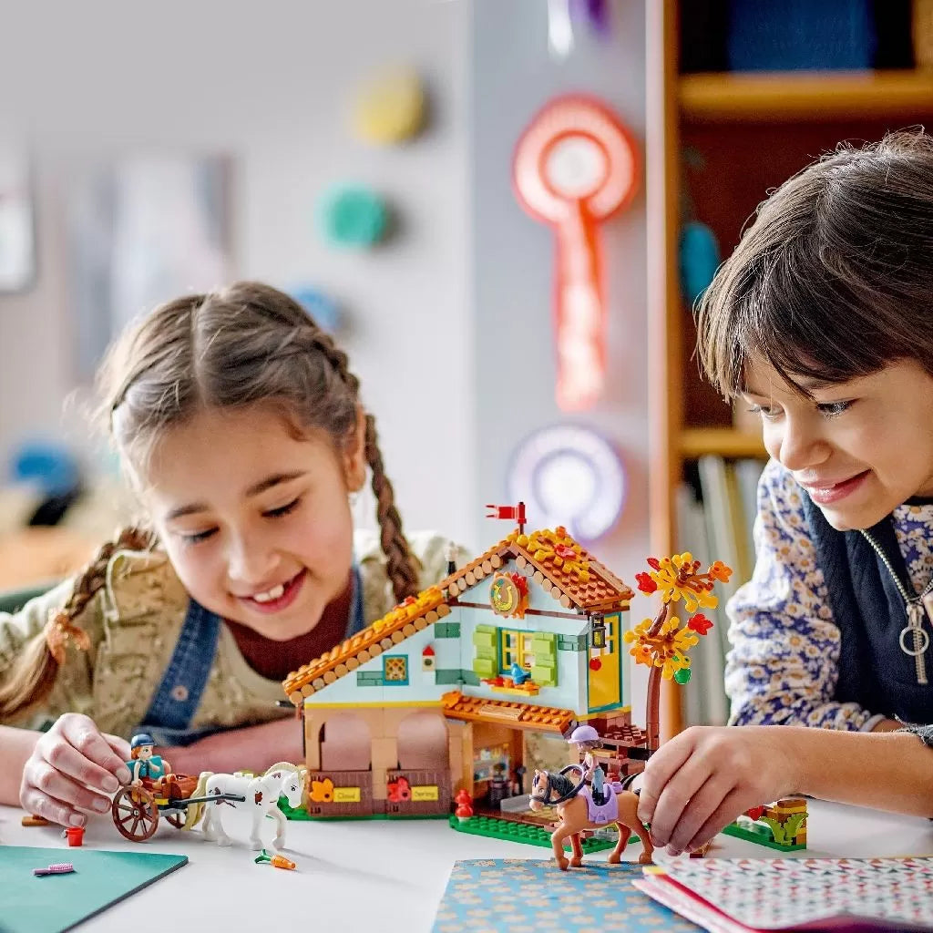 LEGO FRIENDS GRAJDUL PENTRU CAI AL LUI AUTUMN 41745, LEGO FRIENDS