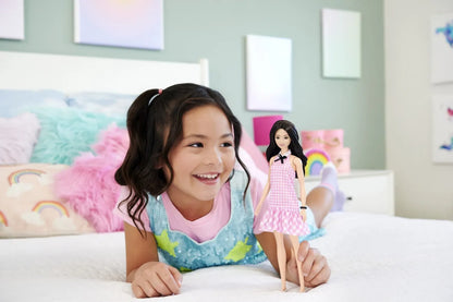 BARBIE PAPUSA BARBIE FASHIONISTAS BRUNETA CU ROCHIE ROZ IN CAROURI, BARBIE - FASHIONISTAS