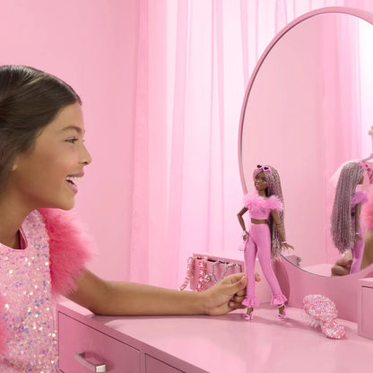 BARBIE DELUXE STYLE PAPUSA BARBIE CU SALOPETA ROZ SI PAR IMPLETIT, BARBIE - FASHIONISTAS