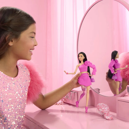 BARBIE DELUXE STYLE PAPUSA BARBIE BRUNETA CU PICIOR PROTETIC, BARBIE - FASHIONISTAS