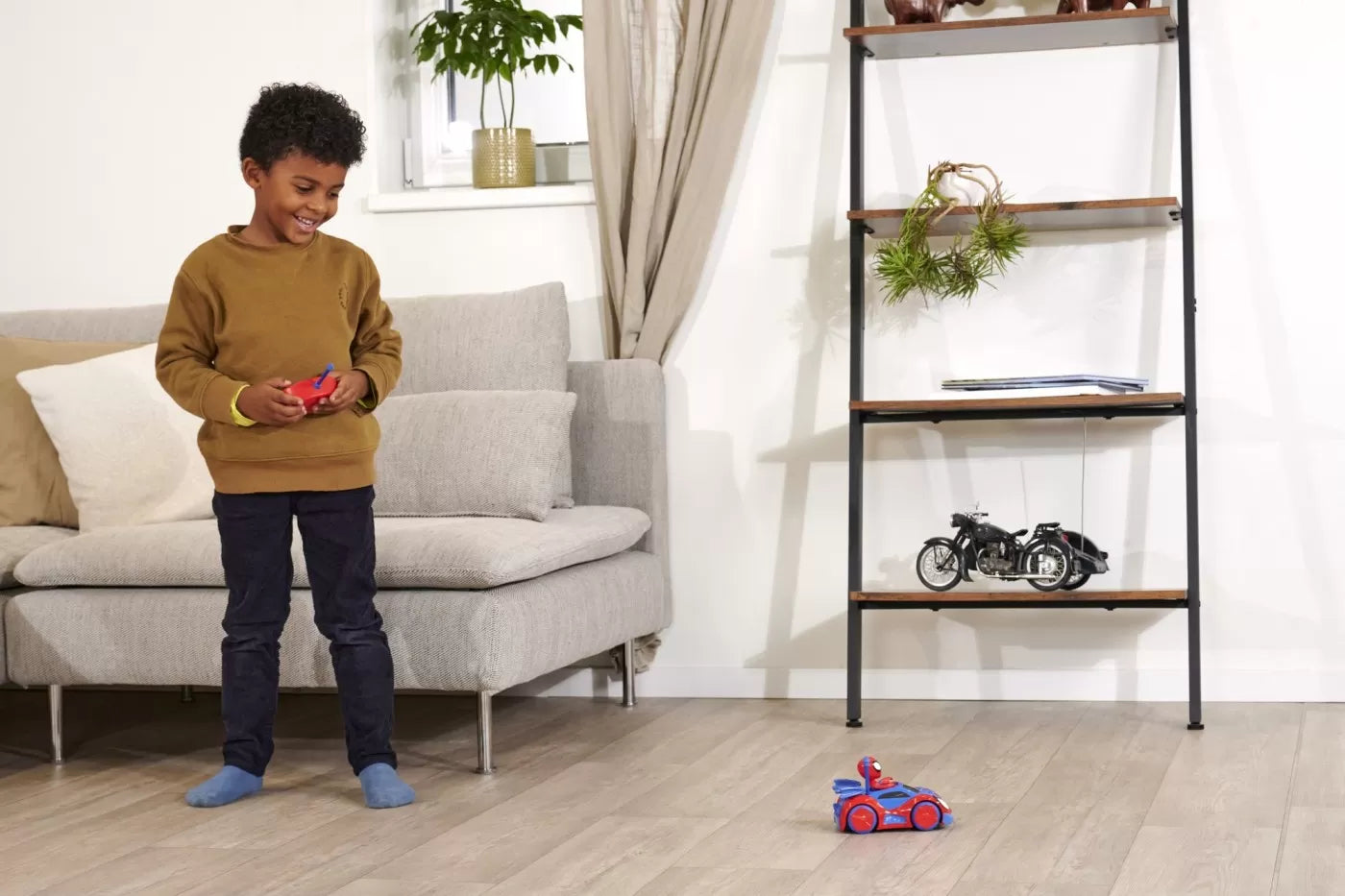 JADA MASINUTA RC SPIDEY WEB CRAWLER SCARA 1:24, JADATOYS