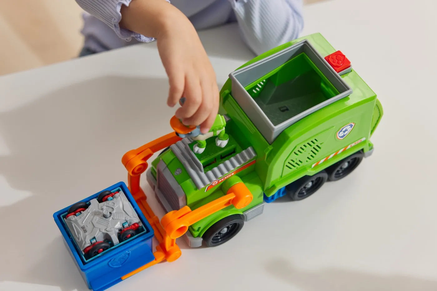 PATRULA CATELUSILOR ROCKY SI CAMIONUL DE RECICLARE CRUSH N ROLL, PATRULA CATELUSILOR