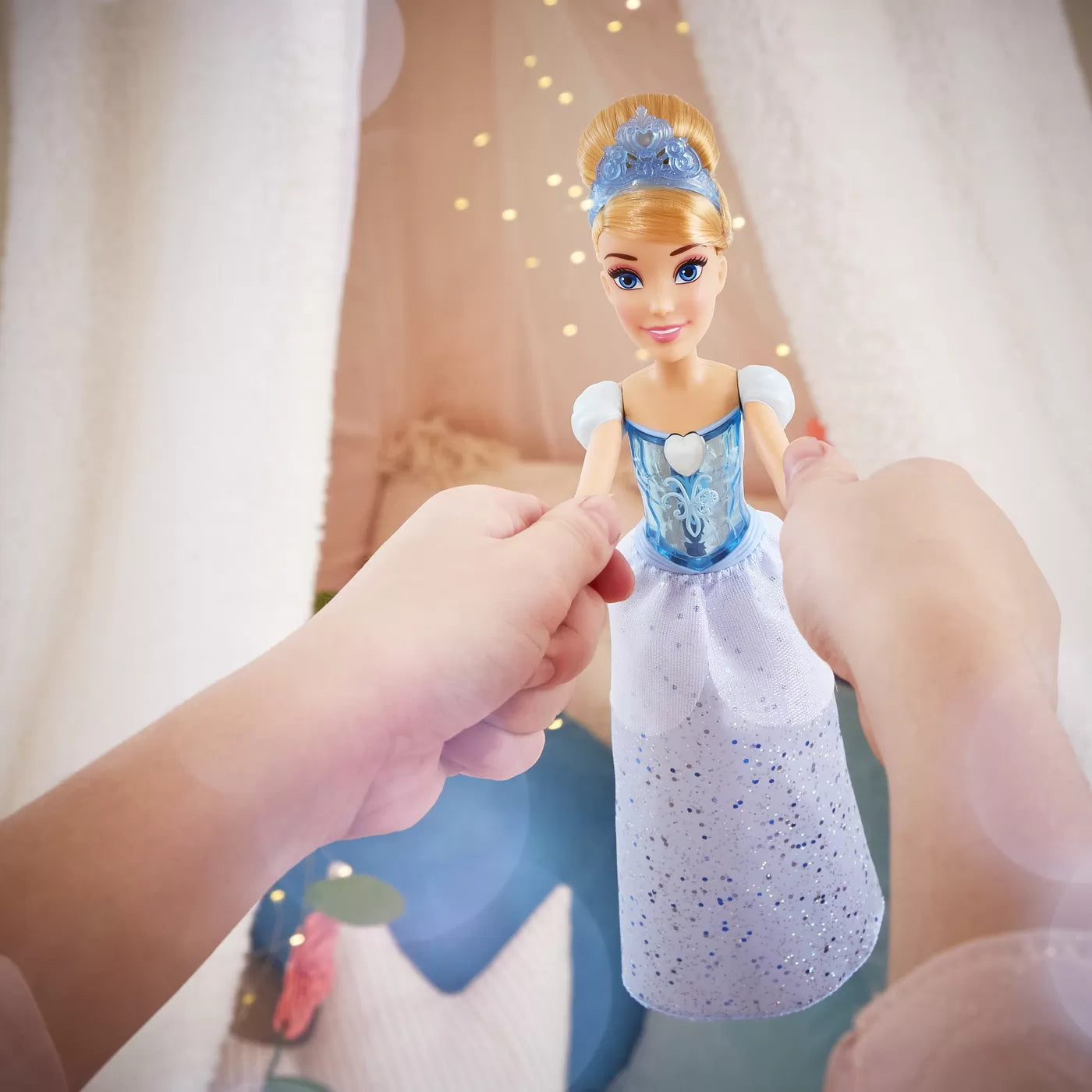 PAPUSA PRINTESA STRALUCITOARE CINDERELLA, DISNEY PRINCESS