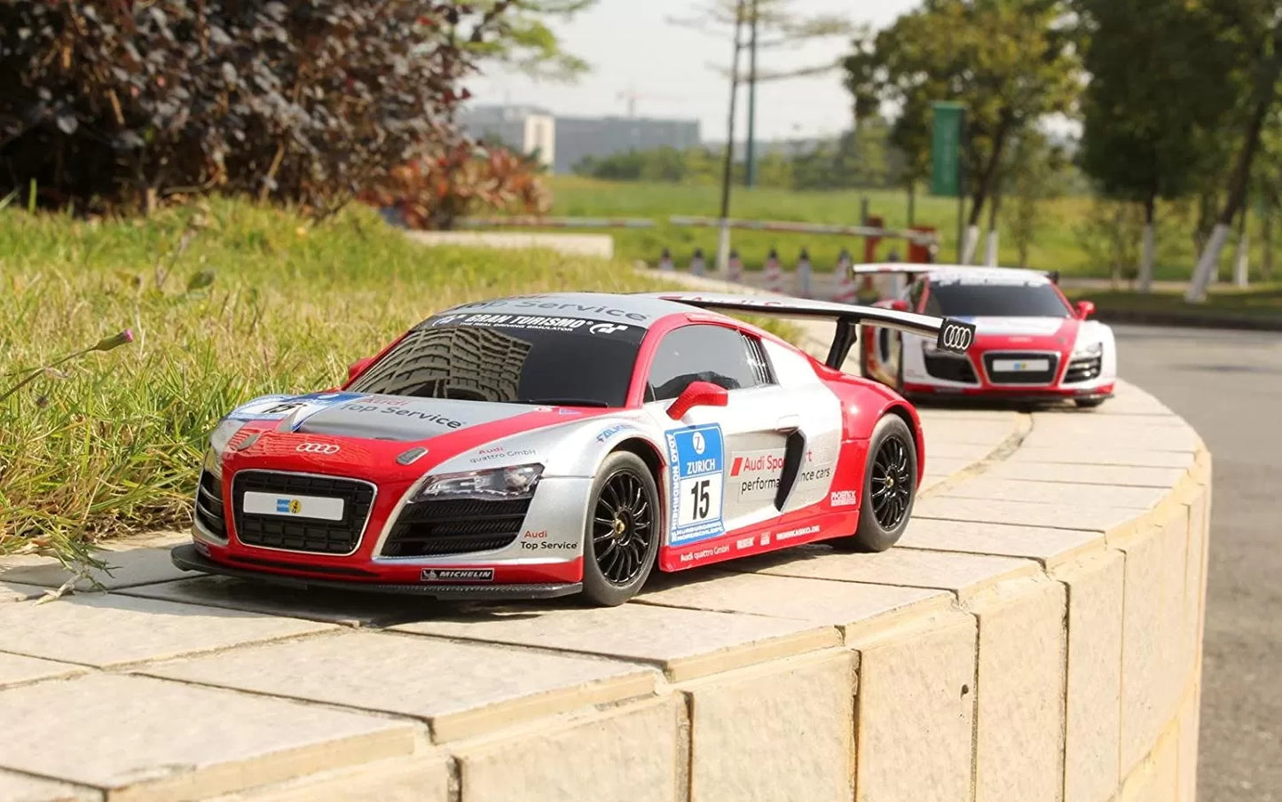 MASINA CU TELECOMANDA AUDI R8 LMS PERFORMANCE SCARA 1 LA 18, RASTAR 1:18