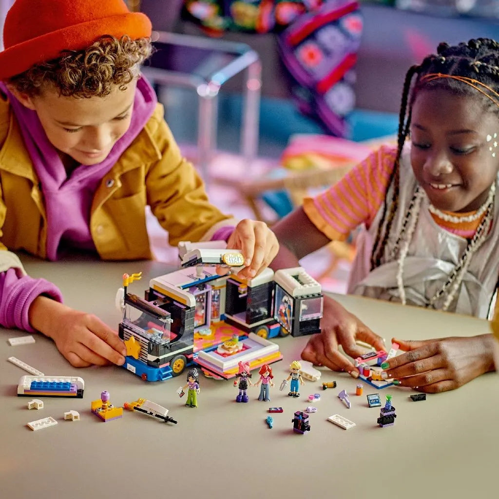 LEGO FRIENDS AUTOCAR DE TURNEU PENTRU STARURI POP 42619, LEGO FRIENDS