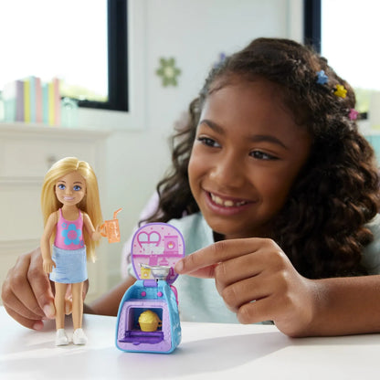 BARBIE PAPUSICA CHELSEA CU RUCSAC PENTRU COACEREA BRIOSELOR, BARBIE - FAMILY