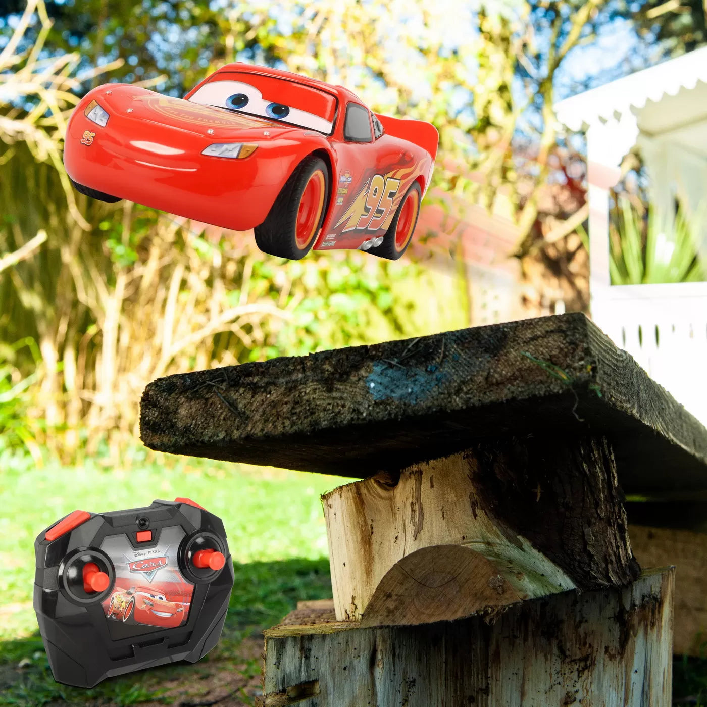 MASINA CU TELECOMANDA FULGER McQUEEN 17CM, CARS