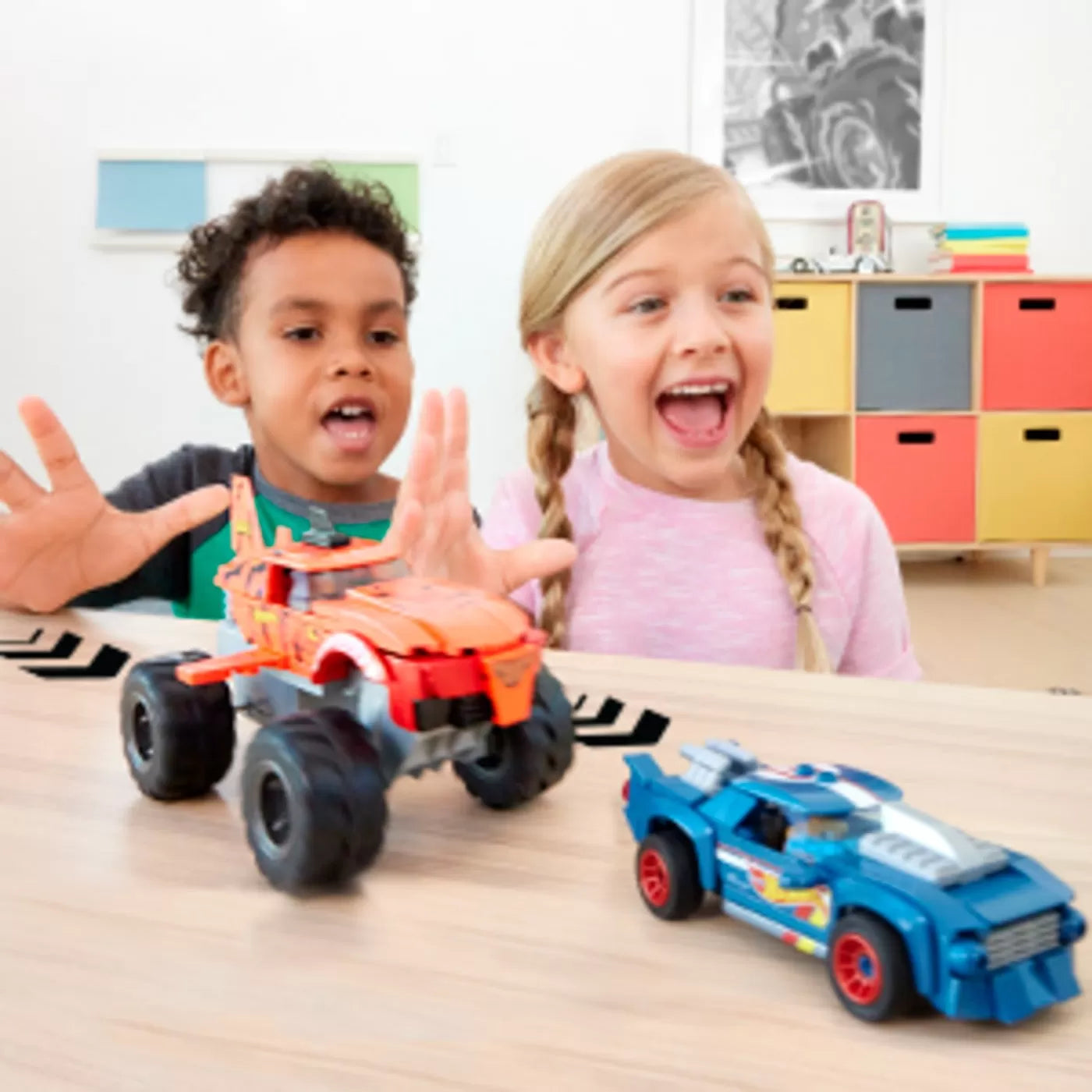 HOT WHEELS MONSTER TRUCK MEGA SET CONSTRUCTIE CURSA TIGER SHARK CHOMP, HOT WHEELS - MONSTER TRUCK