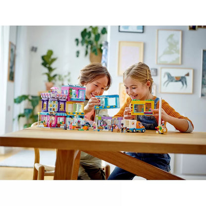 LEGO FRIENDS CLADIREA DE PE STRADA PRINCIPALA 41704, LEGO FRIENDS