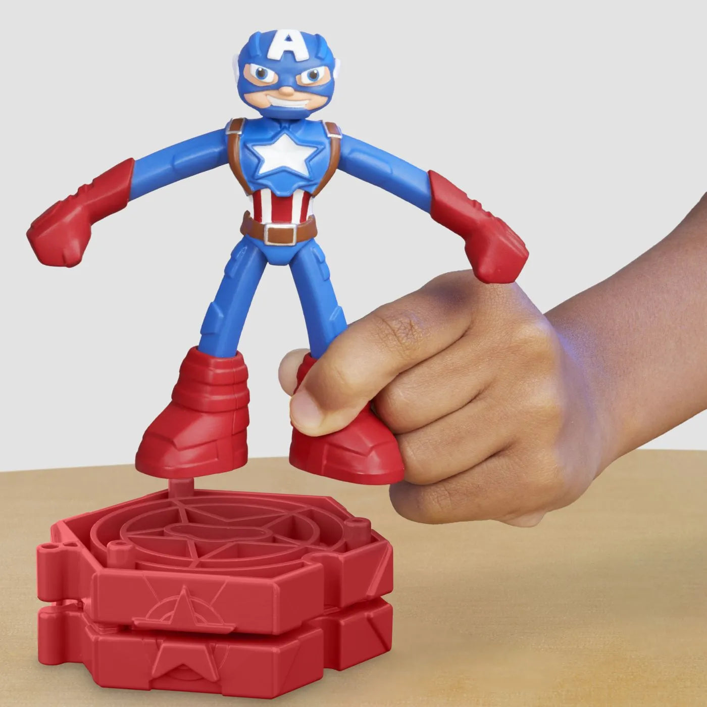 PLAY-DOH MARVEL FIGURINA FLEXIBILA CU ACCESORII CAPTAIN AMERICA 10CM, PLAY-DOH