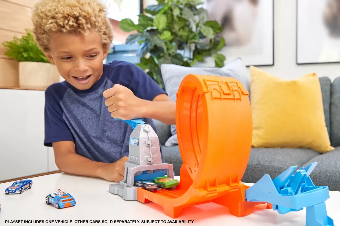 HOT WHEELS CIRCUIT RAPID CU LANSATOR PENTRU CASCADORII SI MASINUTA EXCLUSIVA, HOT WHEELS - ACTION