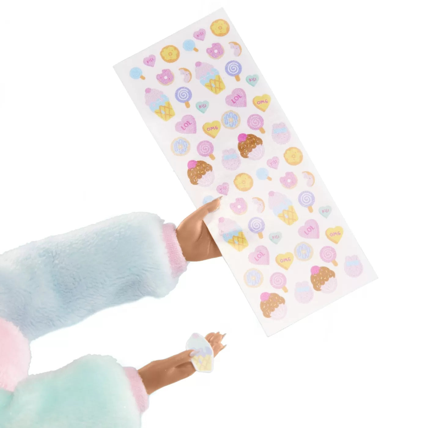L.O.L. SURPRISE! OMG SWEET NAILS CANDYLICIOUS SPRINKLES SHOP SET PAPUSA CU ACCESORII, LOL SURPRISE