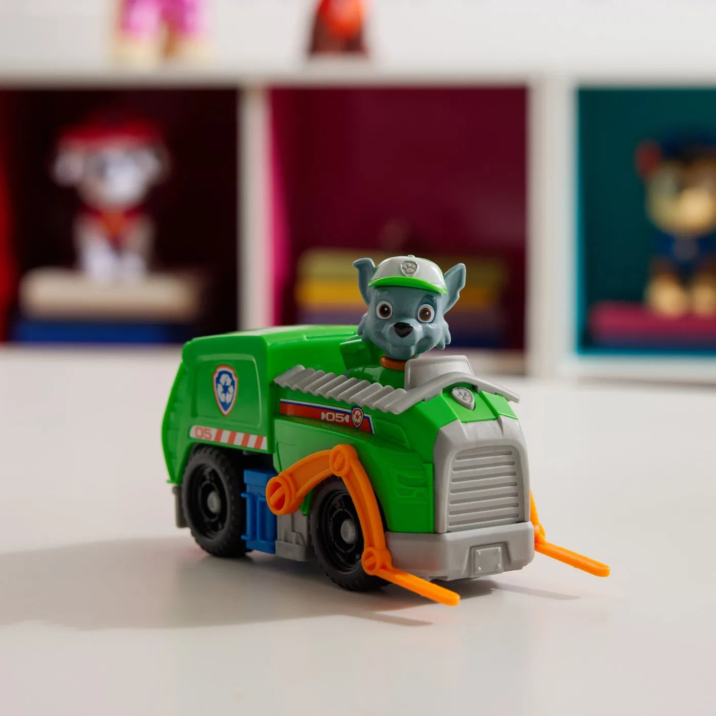 PATRULA CATELUSILOR SET VEHICUL DE BAZA CAMIONUL DE RECICLARE  SI FIGURINA ROCKY, PATRULA CATELUSILOR