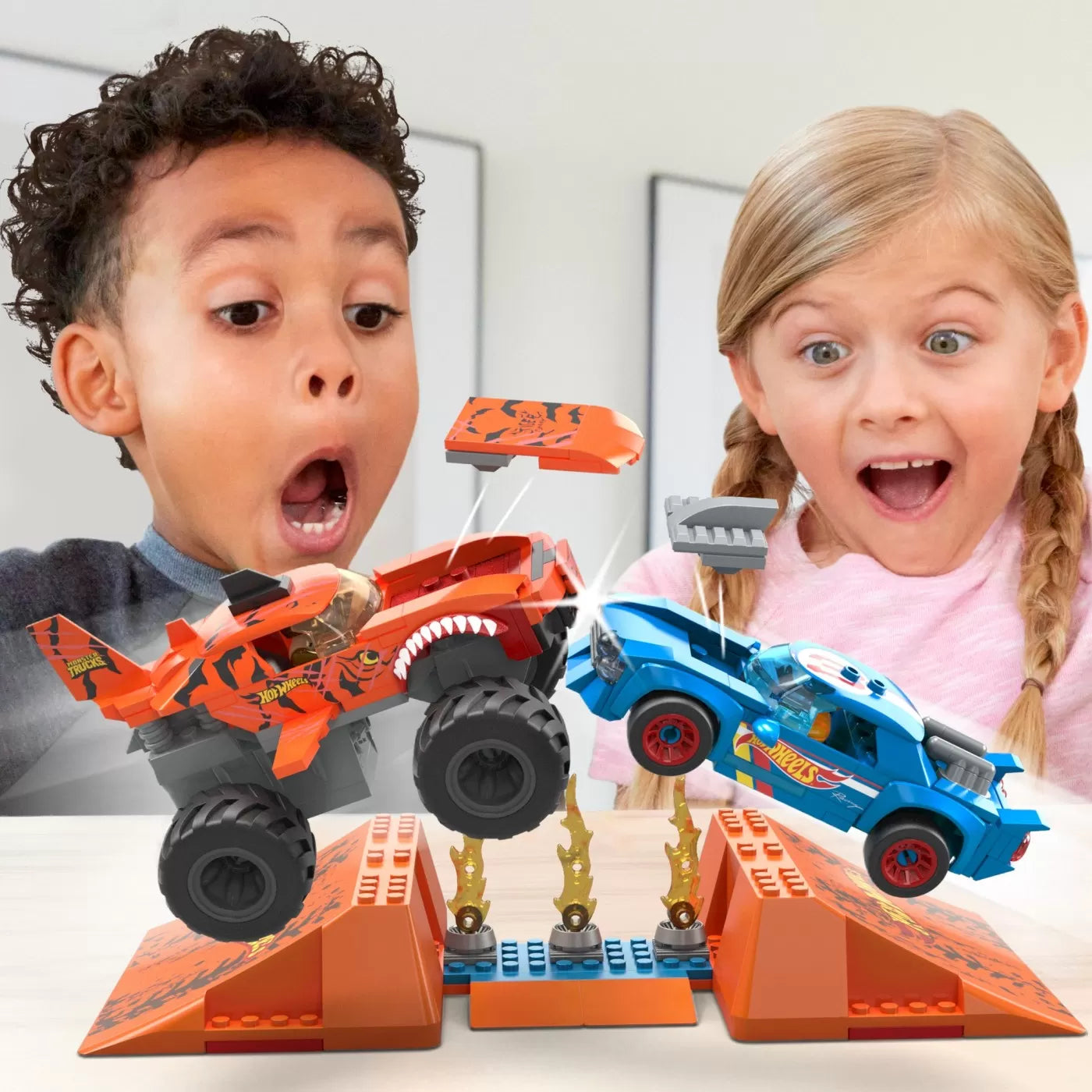 HOT WHEELS MONSTER TRUCK MEGA SET CONSTRUCTIE CURSA TIGER SHARK CHOMP, HOT WHEELS - MONSTER TRUCK
