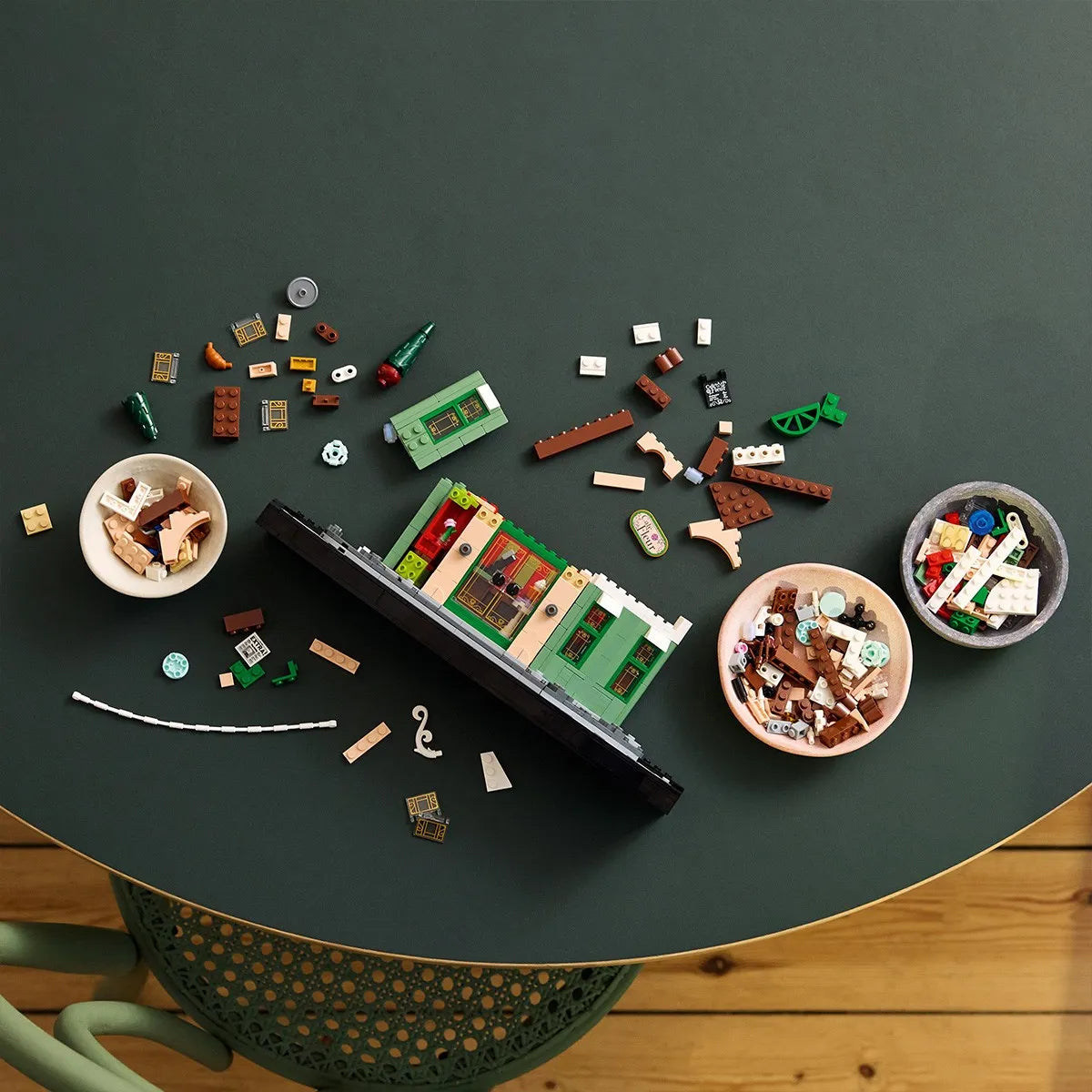 LEGO ICONS CAFENEA FRANTUZEASCA 10362, LEGO ICONICS