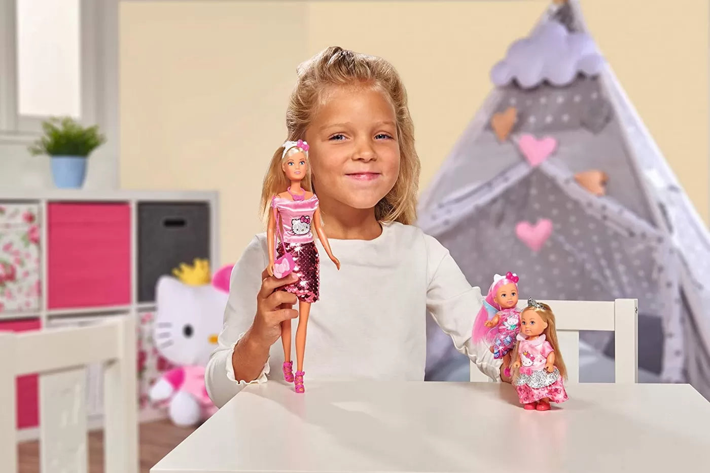 PAPUSA STEFFI CU FUSTITA CU PAIETE HELLO KITTY, STEFFI LOVE