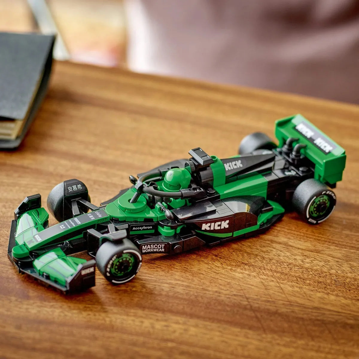 LEGO SPEED CHAMPIONS MASINA DE CURSE F1 KICK SAUBER 77247, LEGO SPEED CHAMPIONS