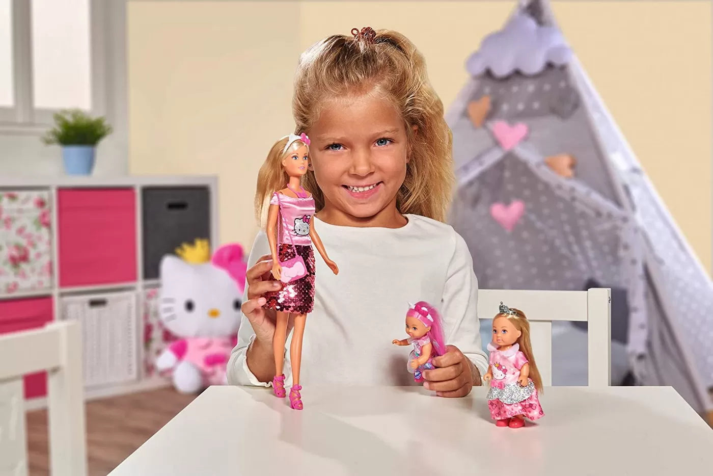 PAPUSA STEFFI CU FUSTITA CU PAIETE HELLO KITTY, STEFFI LOVE