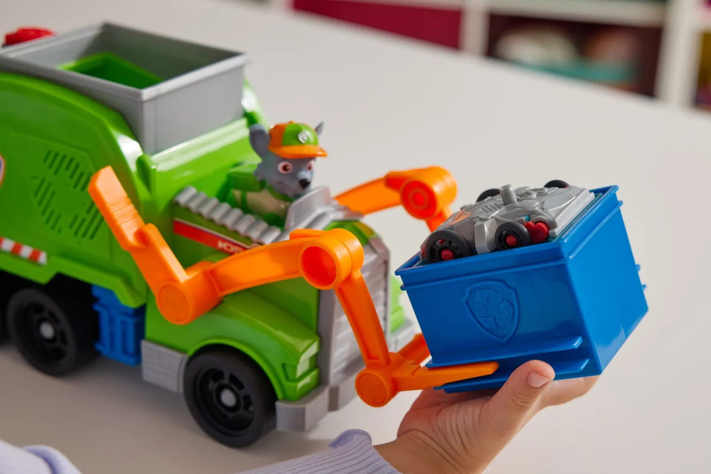 PATRULA CATELUSILOR ROCKY SI CAMIONUL DE RECICLARE CRUSH N ROLL, PATRULA CATELUSILOR