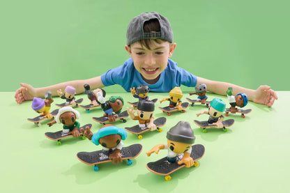 TECH DECK SK8 CREW PACHET 2 SETURI PLITA SI FIGURINA 9.6CM CASCA ALBA SI CASTI GRI, TECH DECK