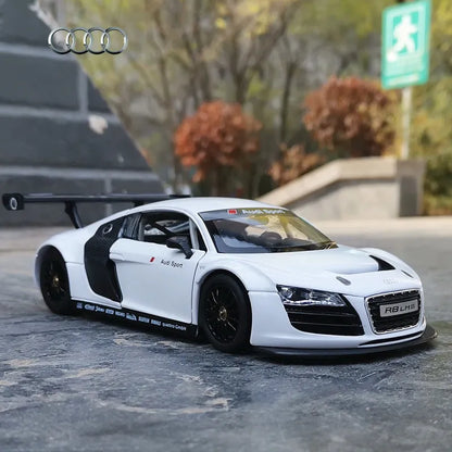 MASINUTA METALICA AUDI R8 ALB SCARA 1 LA 24, RASTAR METAL 1:24