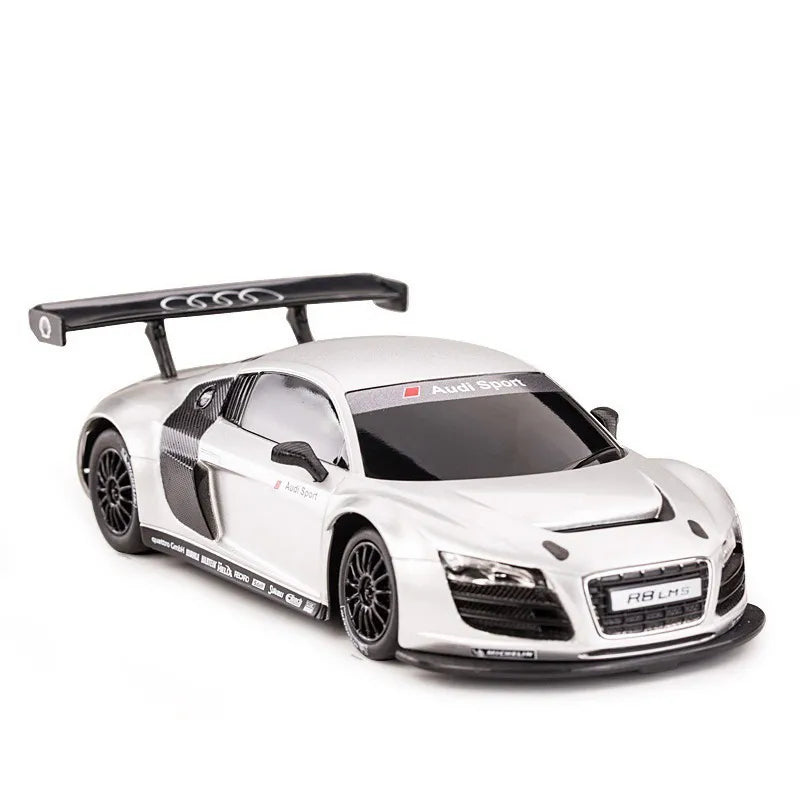 MASINUTA METALICA AUDI R8 ARGINTIE SCARA 1 LA 24, RASTAR METAL 1:24